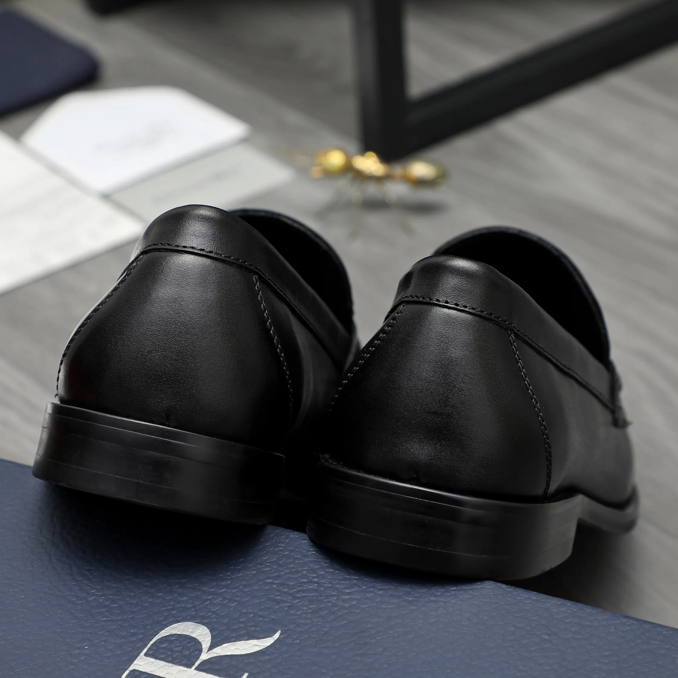 Men's men's shoes💰420 Product trademark: Dior "Dior" business slip-on leather shoes Regular size: 38-45 (45 is custom-made and non-returnable) Product materials: Selected high-quality cowhide upper, cowhide lining, original outsole